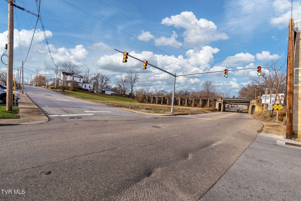 Photo #18: 206 Cutler Street