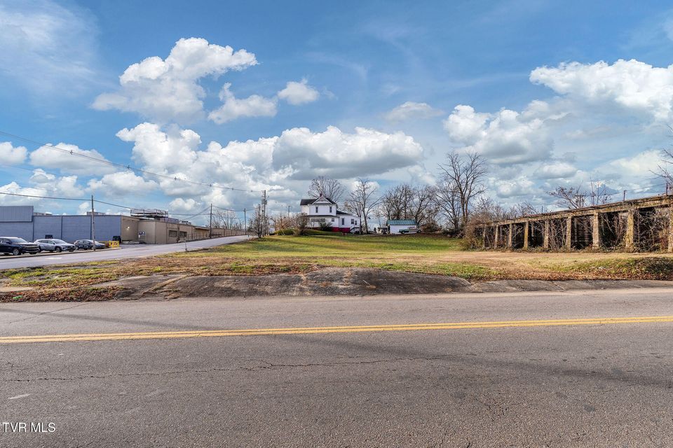 Photo #19: 206 Cutler Street