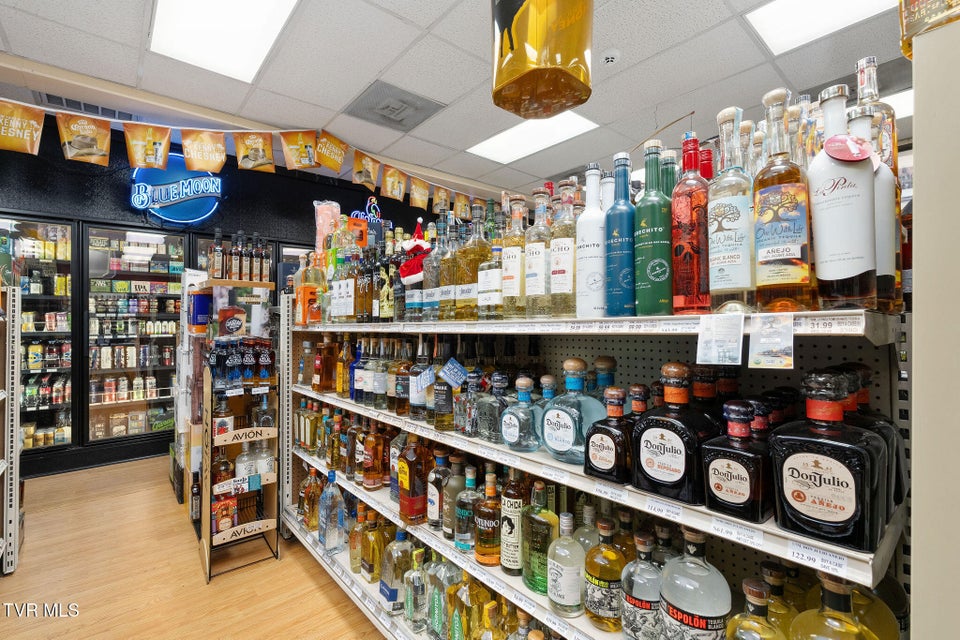 Photo #26: 200 Summer Street