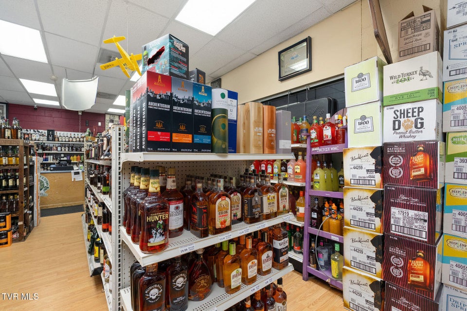 Photo #24: 200 Summer Street