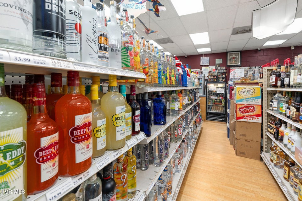 Photo #34: 200 Summer Street