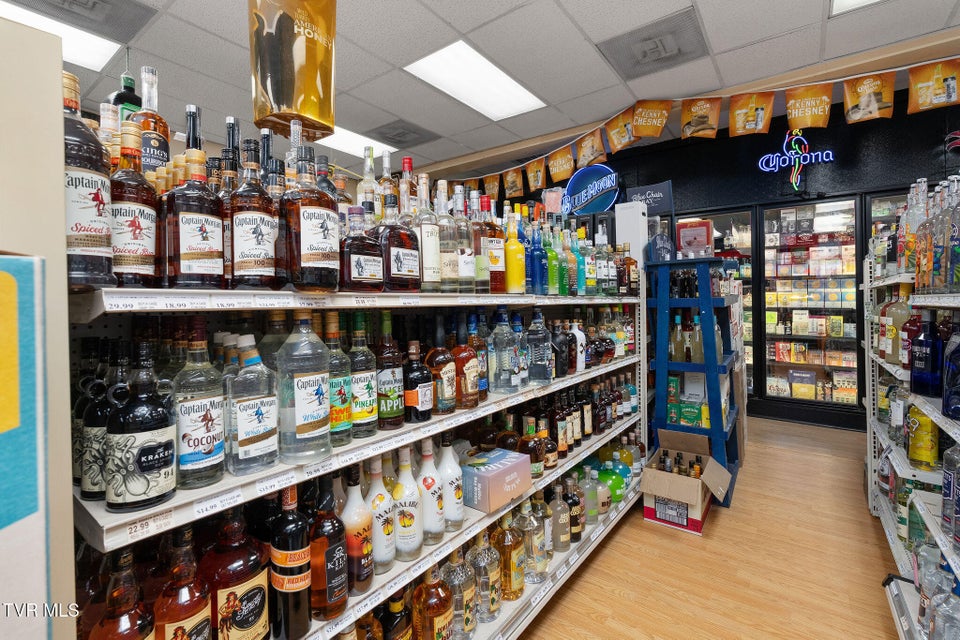 Photo #33: 200 Summer Street