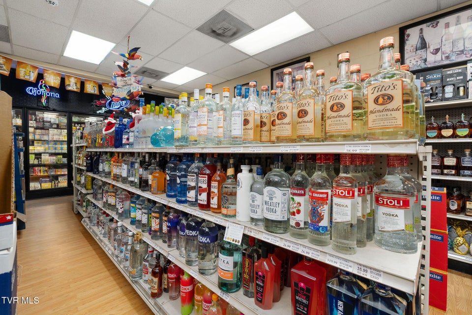 Photo #32: 200 Summer Street