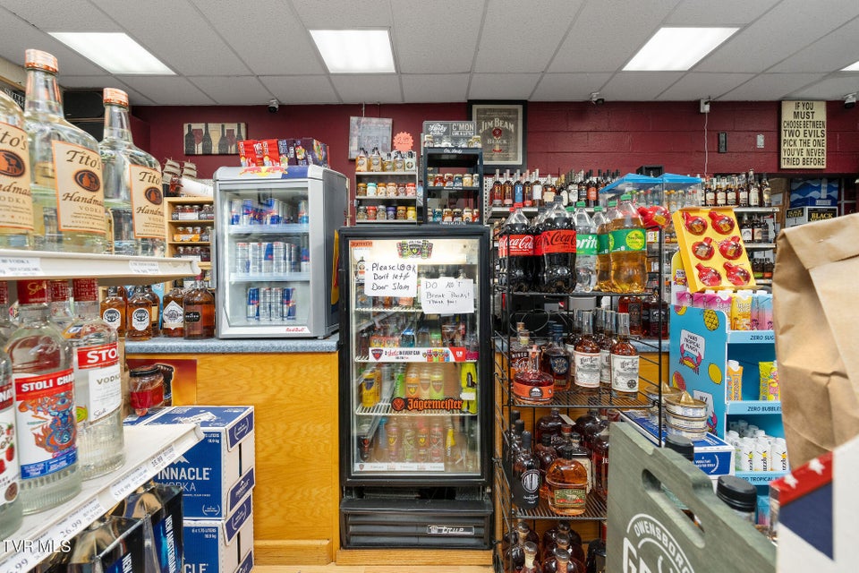 Photo #31: 200 Summer Street