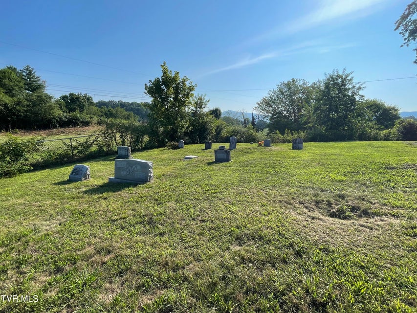 Photo #10: 162 York Drive