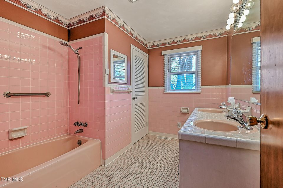 Photo #16: 420 Terry Drive