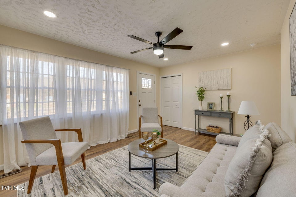 Photo #10: 365 Lakeway Road