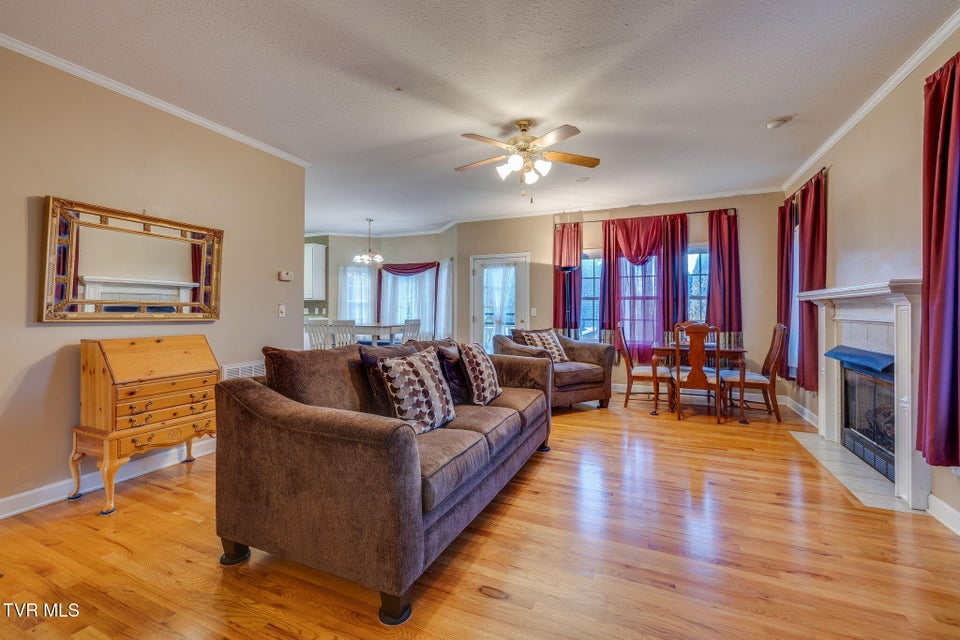 Photo #10: 1402 Lake Ridge Square