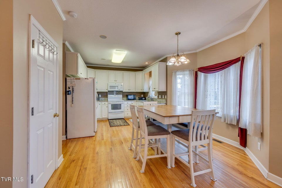 Photo #13: 1402 Lake Ridge Square