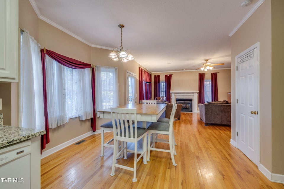 Photo #14: 1402 Lake Ridge Square