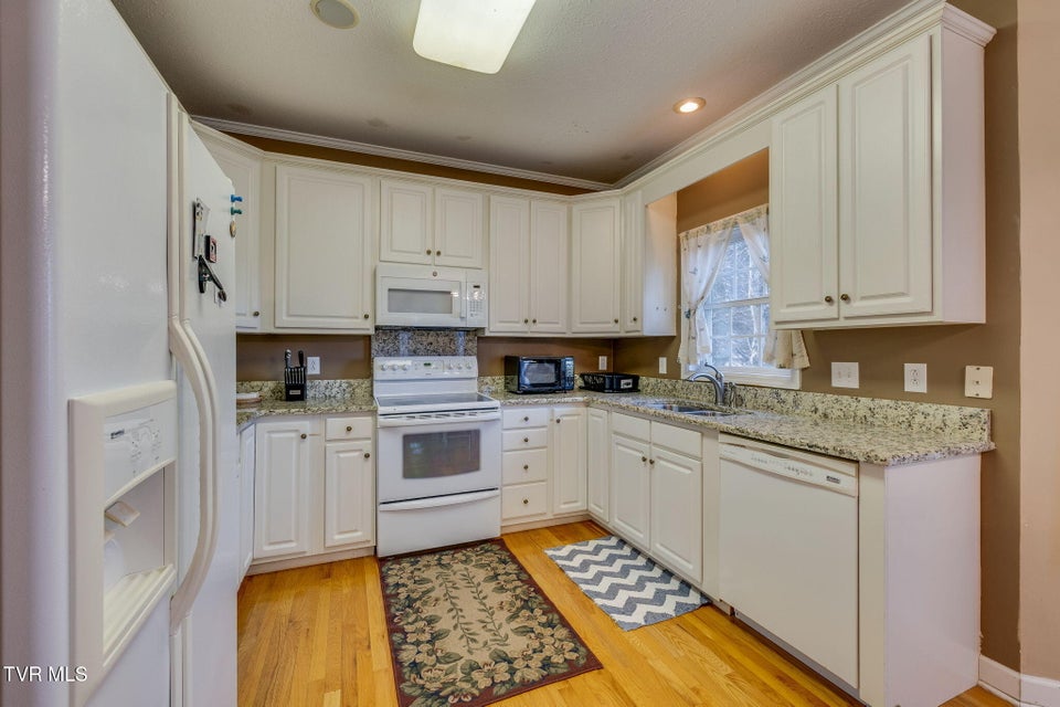 Photo #15: 1402 Lake Ridge Square