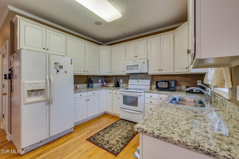 Photo #16: 1402 Lake Ridge Square