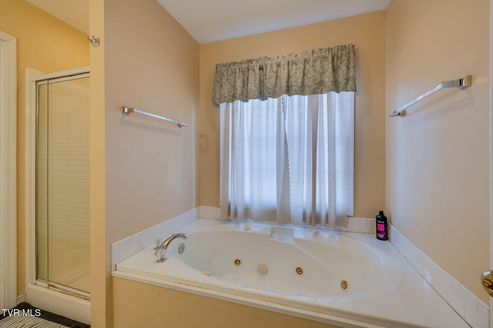 Photo #24: 1402 Lake Ridge Square