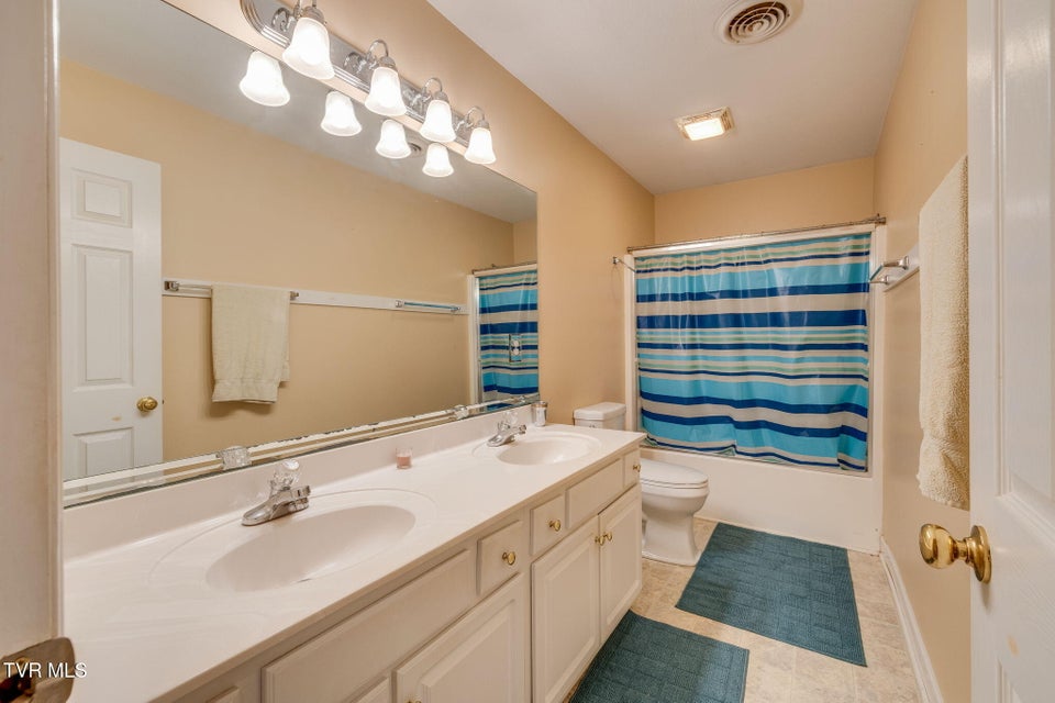 Photo #29: 1402 Lake Ridge Square