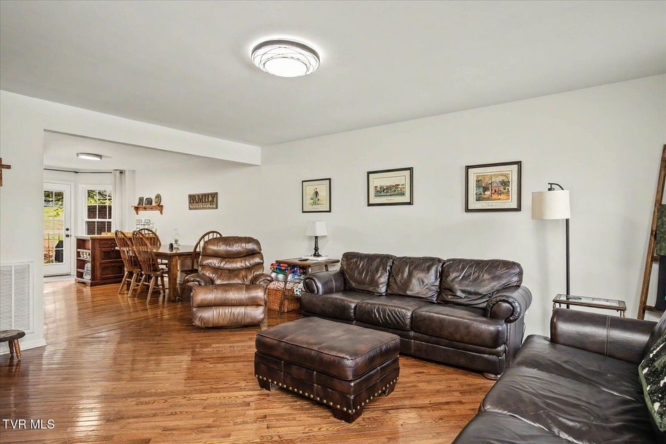 Photo #4: 437 Andover Court