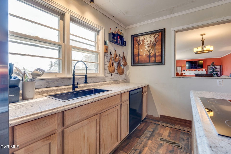 Photo #10: 107 College View Drive