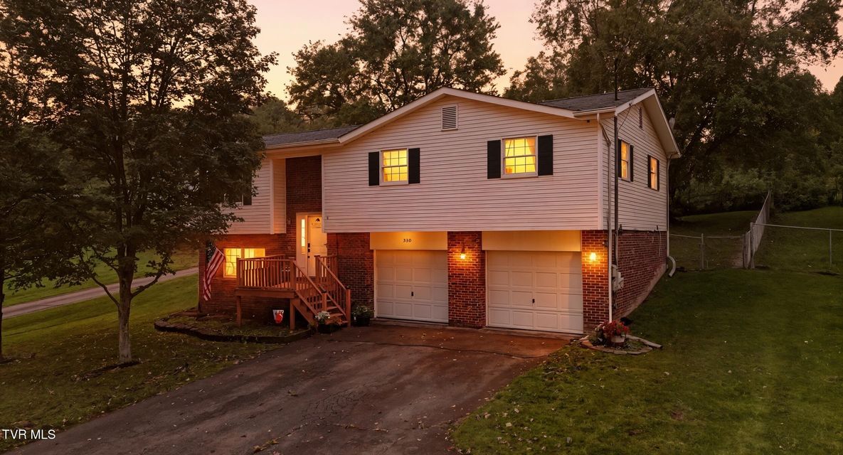 Photo #2: 390 Wallace Pike