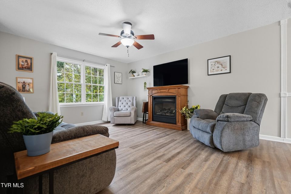 Photo #4: 390 Wallace Pike