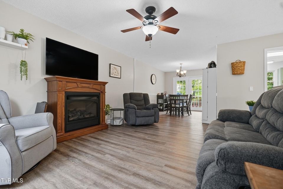 Photo #5: 390 Wallace Pike