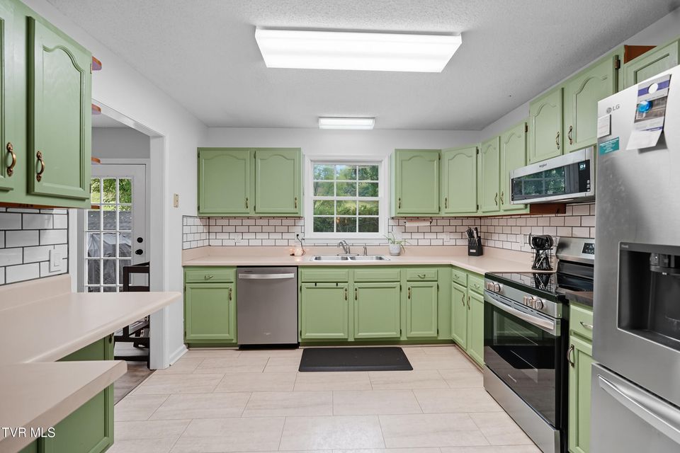 Photo #8: 390 Wallace Pike