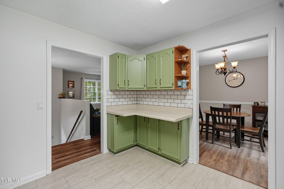 Photo #10: 390 Wallace Pike