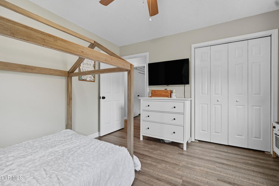 Photo #18: 390 Wallace Pike