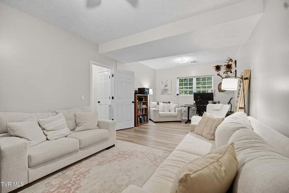 Photo #22: 390 Wallace Pike