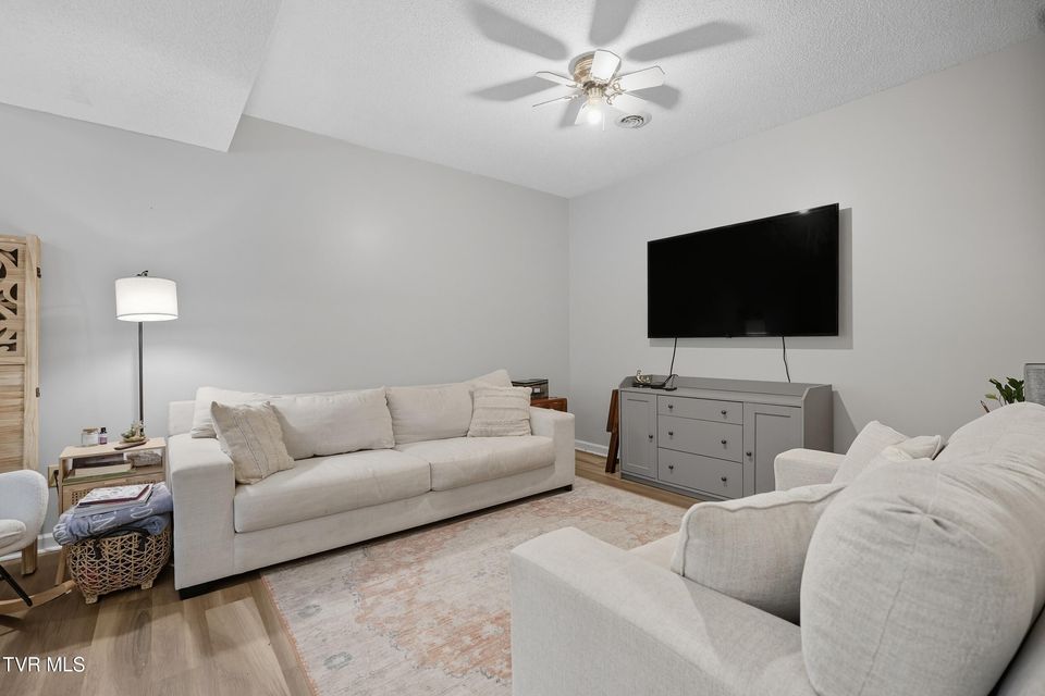 Photo #23: 390 Wallace Pike