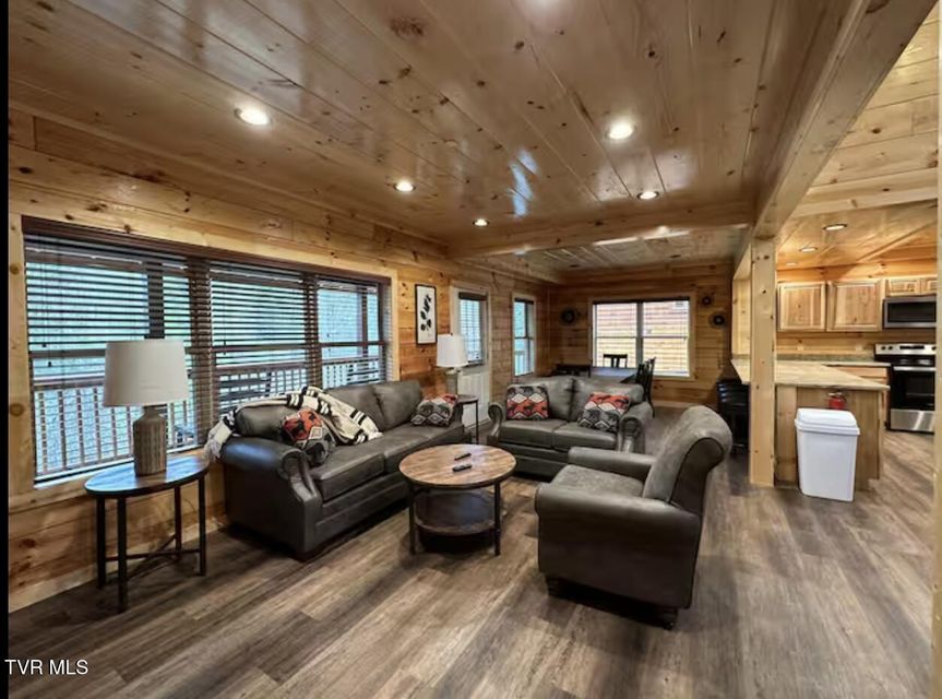 Photo #6: 821 String Run Way