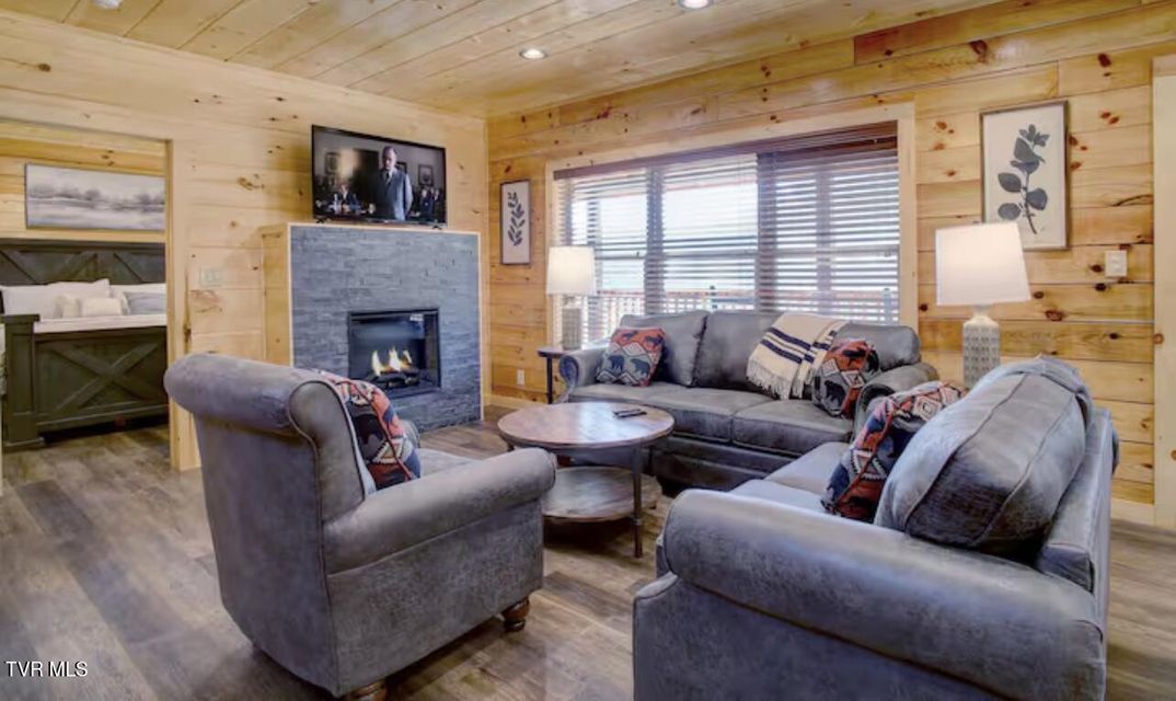 Photo #9: 821 String Run Way