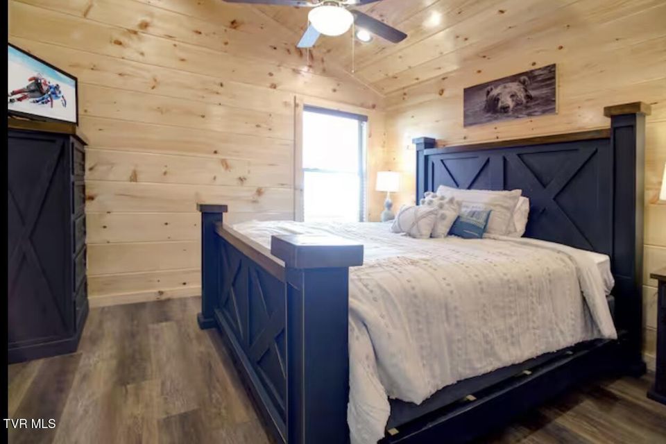 Photo #33: 821 String Run Way