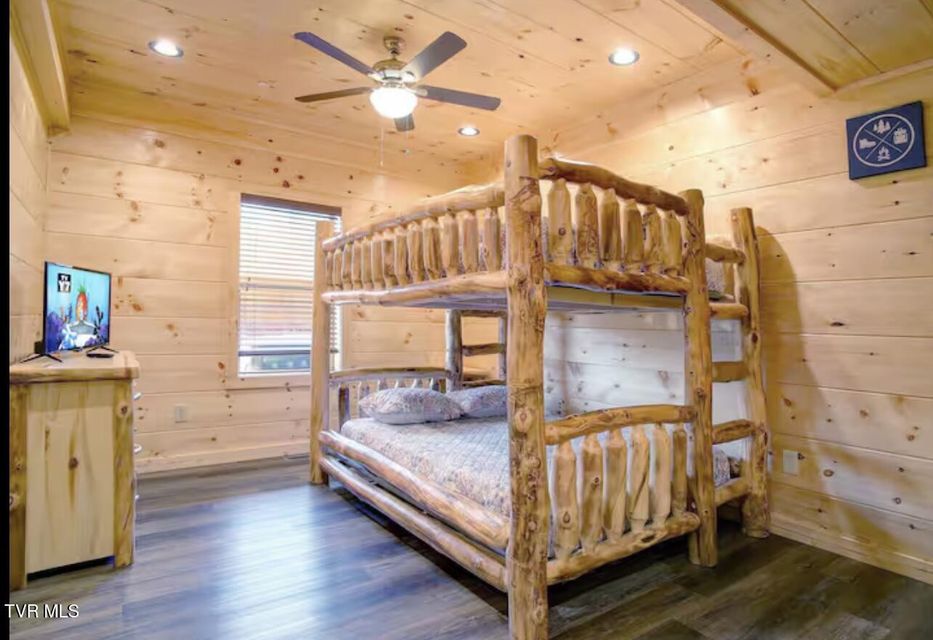 Photo #34: 821 String Run Way