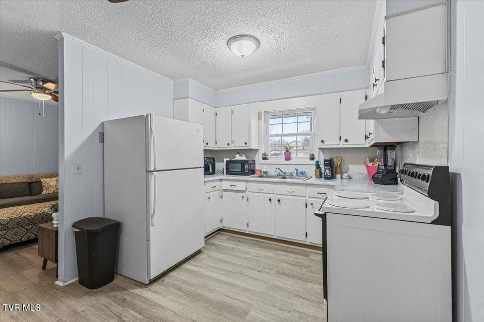 Photo #10: 1106 Fremont Drive