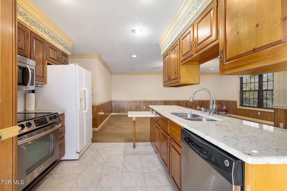 Photo #9: 536 Mayfield Avenue