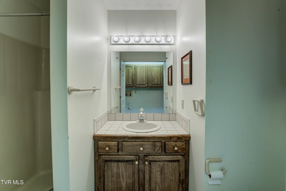 Photo #12: 111 Park Place