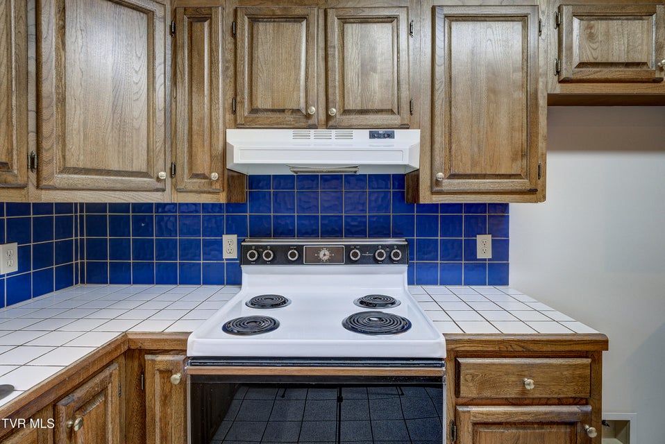 Photo #10: 111 Park Place