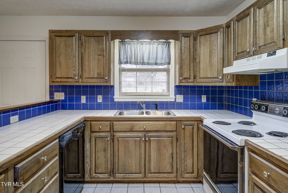 Photo #9: 111 Park Place