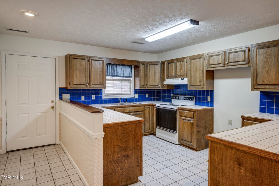 Photo #8: 111 Park Place