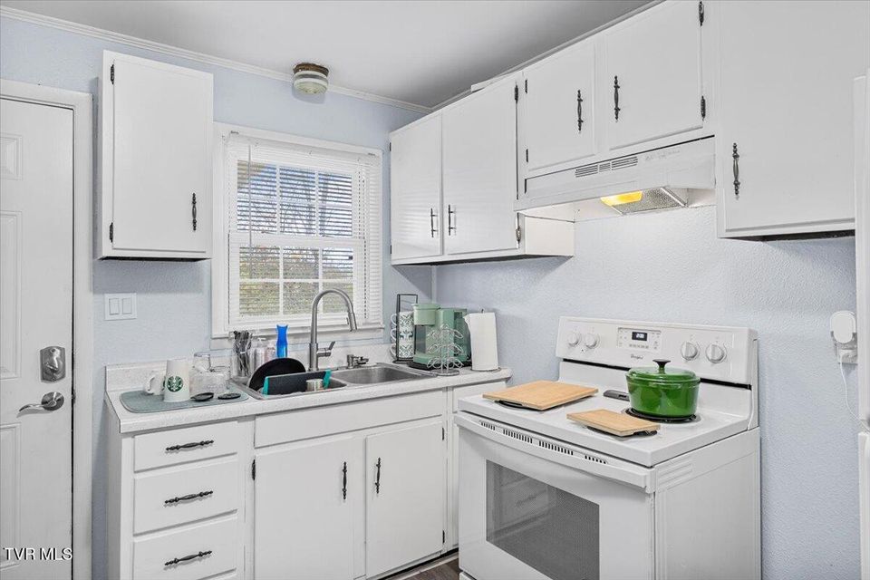 Photo #14: 1740 Bonham Road