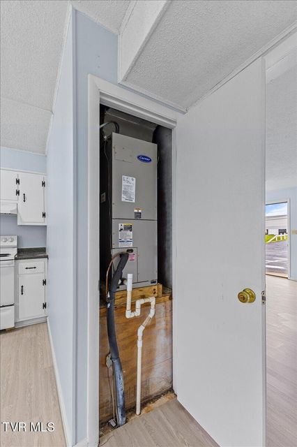 Photo #37: 1740 Bonham Road