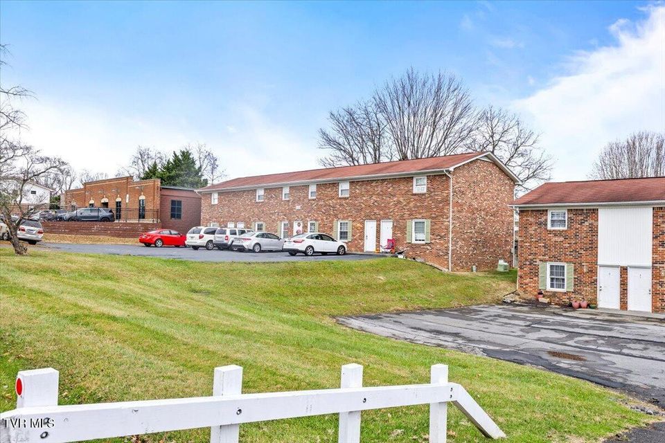 Photo #51: 1740 Bonham Road