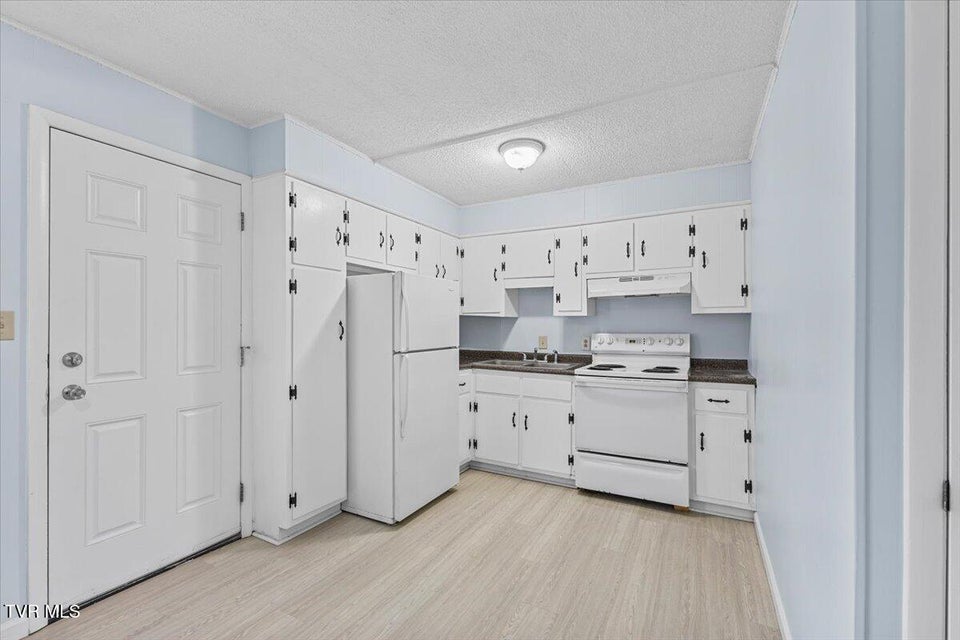 Photo #33: 1740 Bonham Road