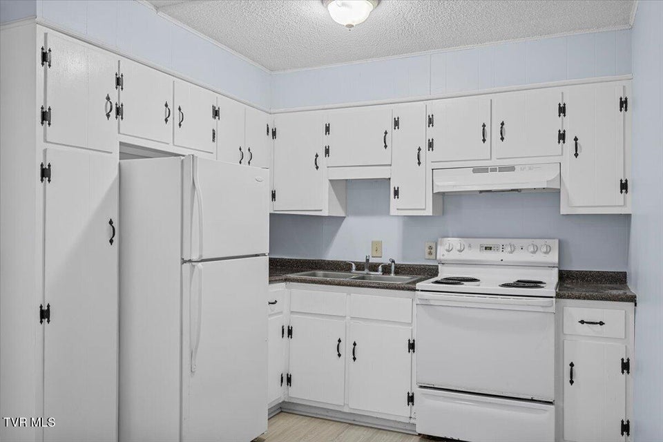 Photo #34: 1740 Bonham Road