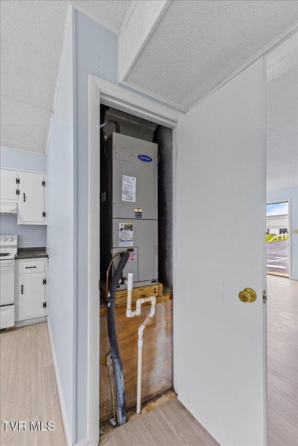 Photo #37: 1740 Bonham Road