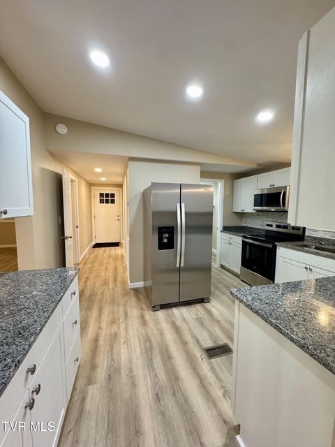 Photo #11: 1836 Anderson Street