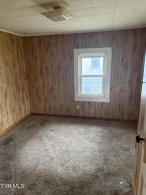 Photo #2: 907 Hopson Street 