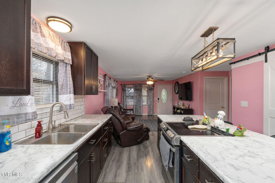 Photo #10: 1828 Avalon Street