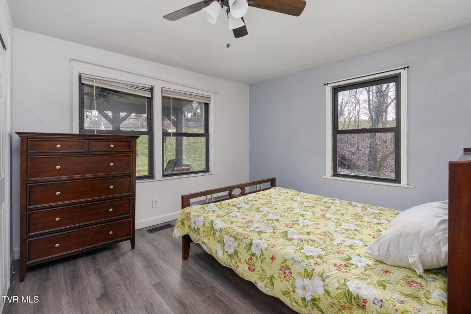 Photo #18: 1828 Avalon Street