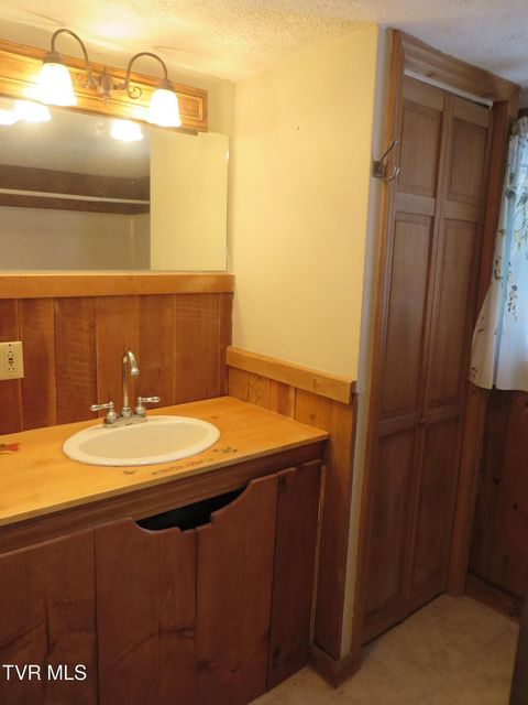 Photo #35: 492 Forge Creek Road