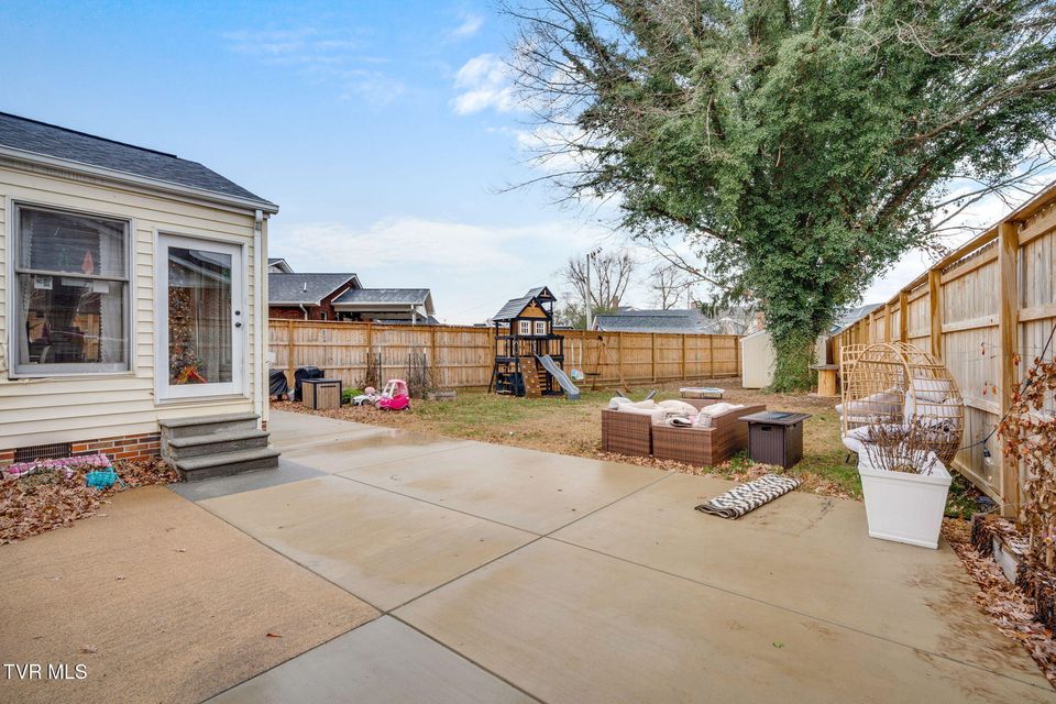 Photo #31: 235 F Street